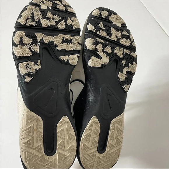 Nike Womens Legend Essential 2 Premium Training Shoes Size 9 - Picture 8 of 8